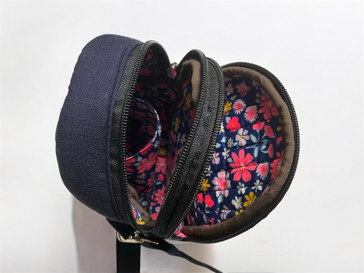Hanmade Shoulder Bag with Hand-embroidered Flower
